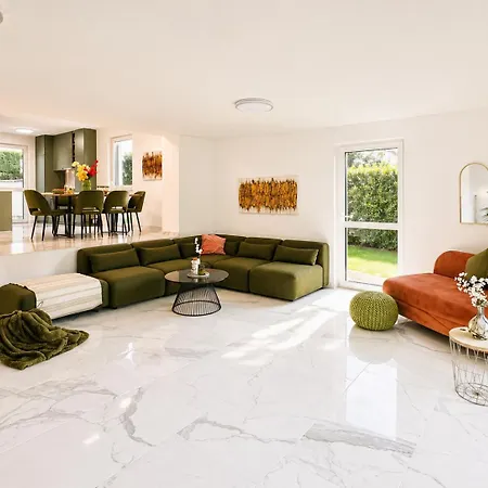 Villa Spacious 4br & 1lr For Families & Groups