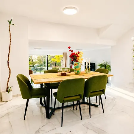 Spacious 4br & 1lr For Families & Groups