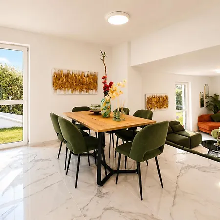 Spacious 4br & 1lr For Families & Groups *