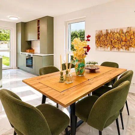 Villa Spacious 4br & 1lr For Families & Groups Modling