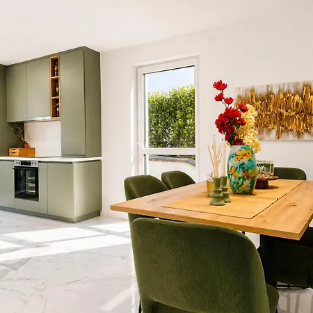 Spacious 4br & 1lr For Families & Groups * مودلينغ